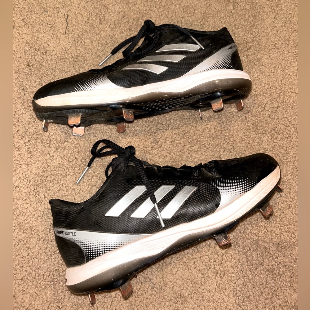 Women’s softball cleats
